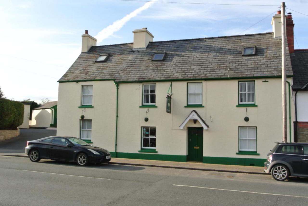 Old Castle Farm Guest House Brecon Exteriör bild