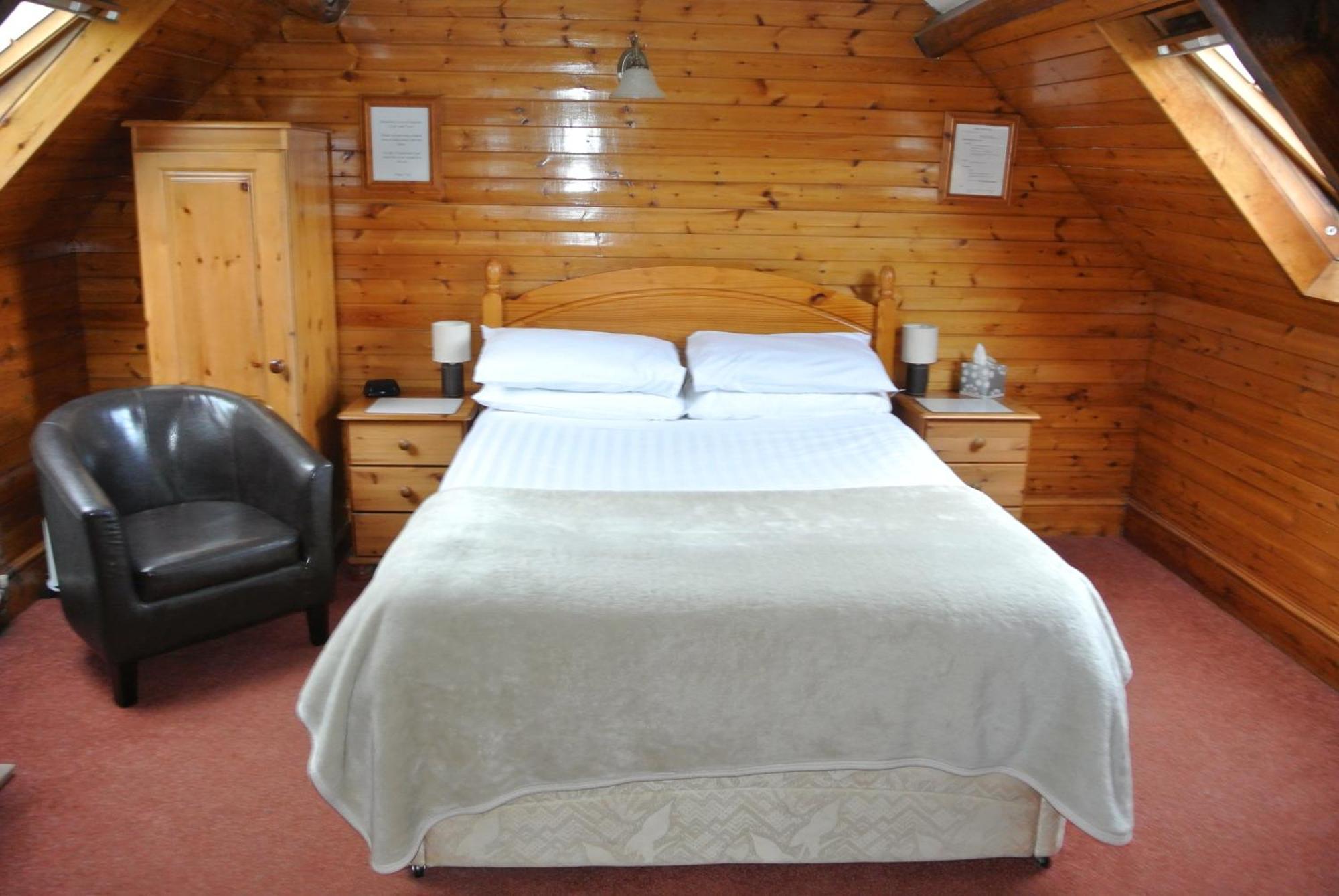 Old Castle Farm Guest House Brecon Exteriör bild