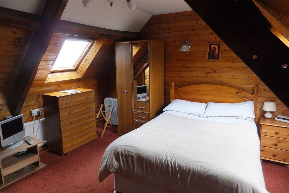 Old Castle Farm Guest House Brecon Exteriör bild