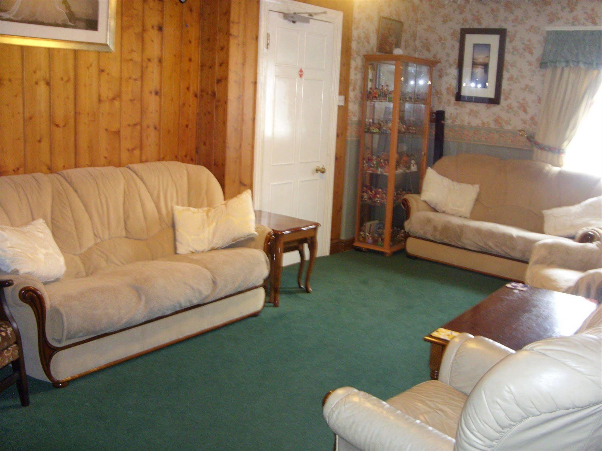 Old Castle Farm Guest House Brecon Exteriör bild